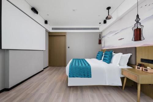 Mehood Lestie, Nanning East Railway Station