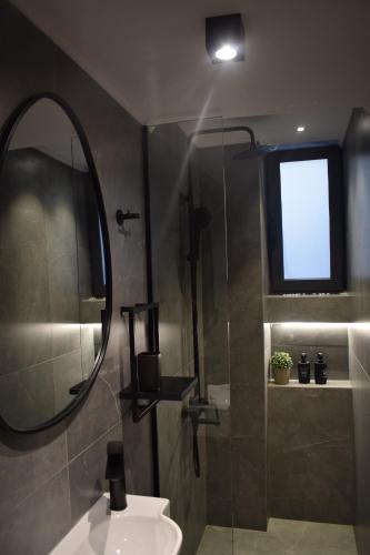 ΜΙΚΡΗ ΣΟΥΙΤΑ ΣΤΟ ΚΕΝΤΡο