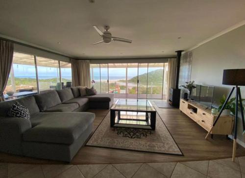 Cozy Coastal Retreat in อมาโตลา โคสตัล