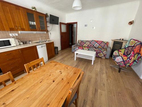 Kitchen, Apartmany u Synagogy in Trebic