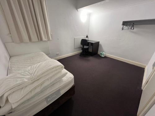 Wallaby Backpackers Hostel Perth - note - Valid passport required to check in - – Perth, IL