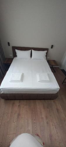 Double Room with Private Bathroom image 6
