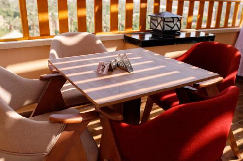 Pyramids Sunshine View