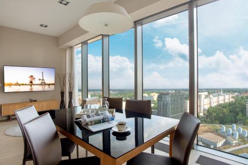 Deluxe Apartment with Hot Tub & Terrace image 4