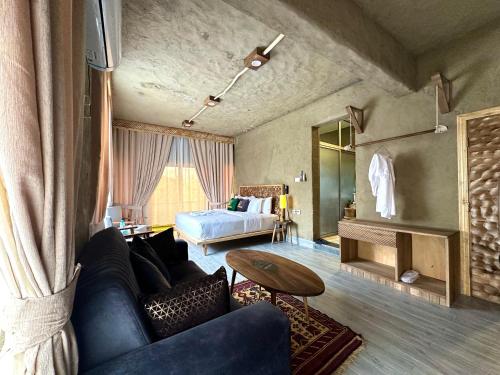 1 king bed, 1 sofa bed