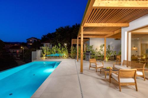 Villa 1 with Pool Soline, Krk, 280 m from beach, by 4Villas, Soline (fotografie 4)