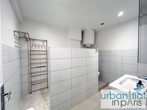 Urban Flat 168 - Spacious 1-Bedroom Apartment in Paris - image 9