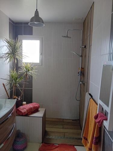 Charmilles a 2km plage in Flocques