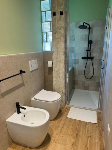 Zuhanyzó, The Green Room in Cagliari Városközpont