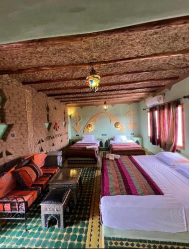 1 double bed, 2 twin beds