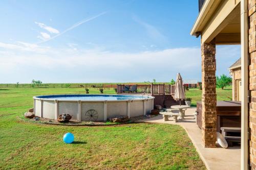 6BR Wanette Sleeps 14 Hot Tub Pool in Wanette