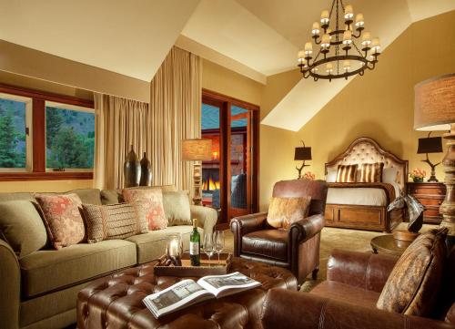 Rustic Inn Creekside detail