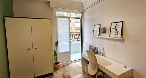 Central River Room - private WC, Bilbao (photo 8)