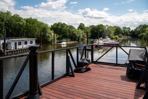 Tiny-Hausboot LIKEDEELER mit Dachterasse und Kamin, Hamburgo (foto 6)