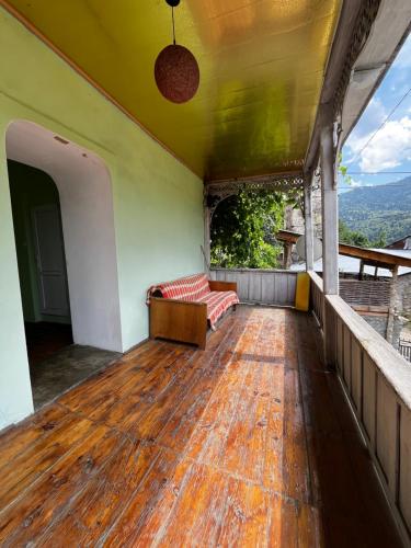 Skats, Nanago Guesthouse in Mestia
