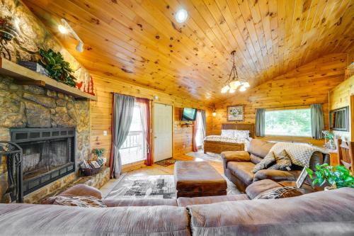 Scenic Oklahoma Studio Cabin on 80 Acres with Views! detail