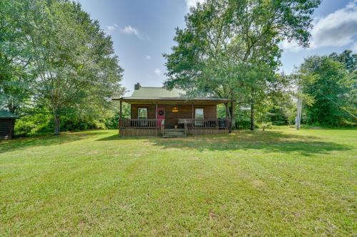 Picturesque Oklahoma Cabin on 80 Acres with Views! in Smithville, USA