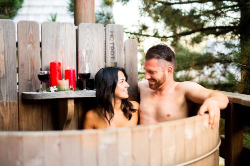 熱水浴缸, Erlebnis - Hutten Falkert by S4Y in 帕特爾加森