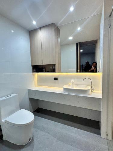 Apartment with View and Balcony image 1