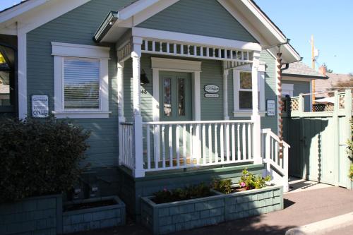 Second Street Cottages