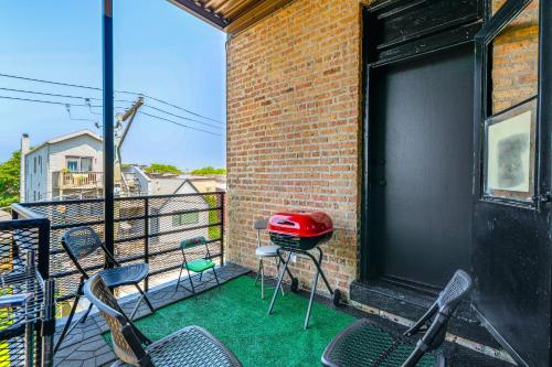 Bright Chicago Apartment Near Stadiums and Downtown in Chicago, USA