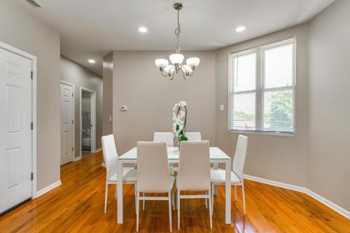 Bright Chicago Apartment Near Stadiums and Downtown in Chicago, USA
