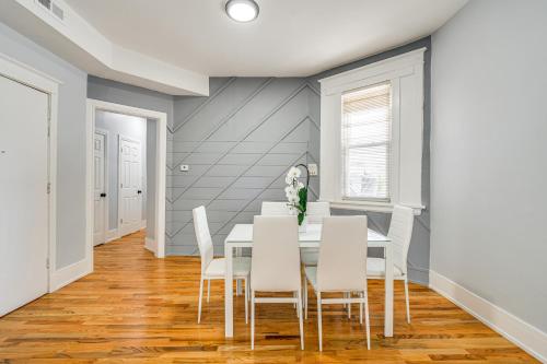 Central Chicago Apartment with Grill 3 Mi to Dtwn! in Chicago, USA