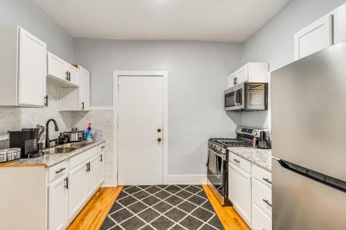 Central Chicago Apartment with Grill 3 Mi to Dtwn! in Chicago, USA