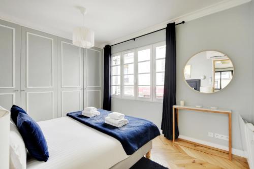 Pick A Flat's Apartments in Montmartre - Rue Lepic