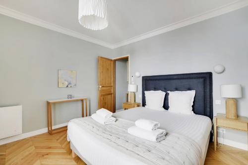 Pick A Flat's Apartments in Montmartre - Rue Lepic