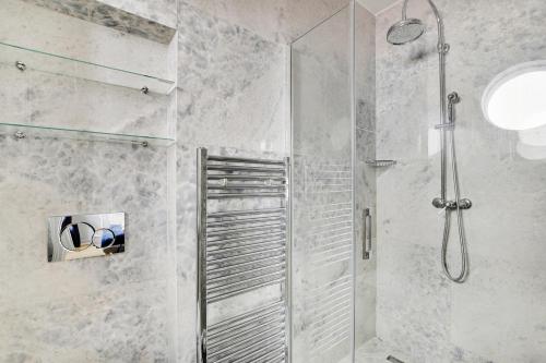 Pick A Flat's Apartments in Montmartre - Rue Lepic