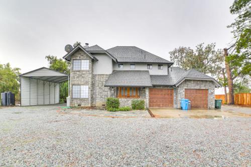 . Pet-Friendly Hollister Getaway with Grill!