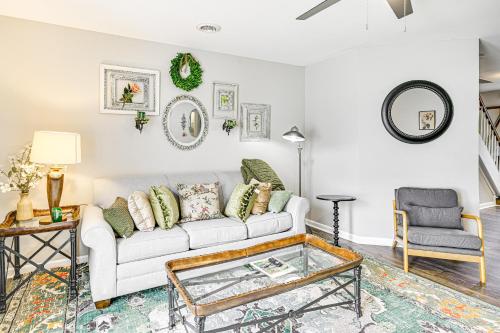 6 Mi to Dtwn Dog-Friendly Clarksville Home! in Clarksville, USA