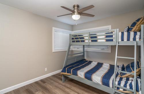 129 Opal Ave B in Newport Beach, USA