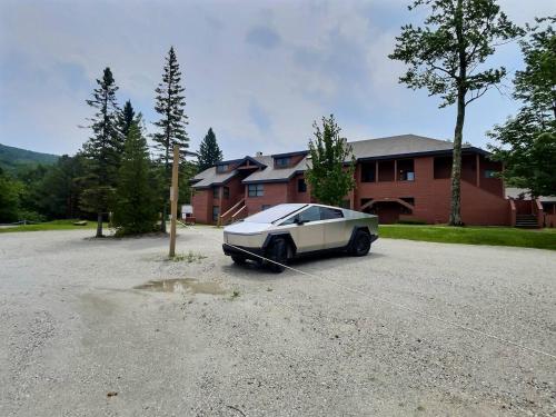 BeaverBox- pool, fireplace, walk or bike to resort in Killington, USA