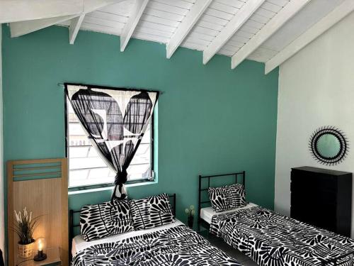 Breezy Lucian Bliss in โครินท์