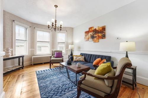 Charming New England style apartment 6 miles to downtown Boston, 4 miles to Logan airport in Revere, USA