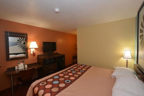 Super 8 by Wyndham Midwest City OK, Мидуэст-Сити (фото 3)