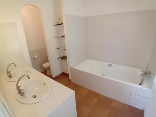 Peaceful spacious 3 bed Villa - main image