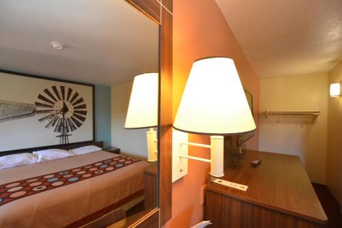 Super 8 by Wyndham Midwest City OK, Мидуэст-Сити (фото 10)