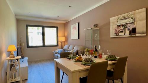 4 Seasons Apartment, Taverne