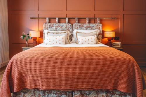 3 twin beds