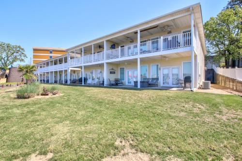 Lakeview Luxury in Hot Springs, USA