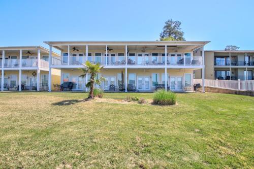 Lakeview Luxury in Hot Springs, USA
