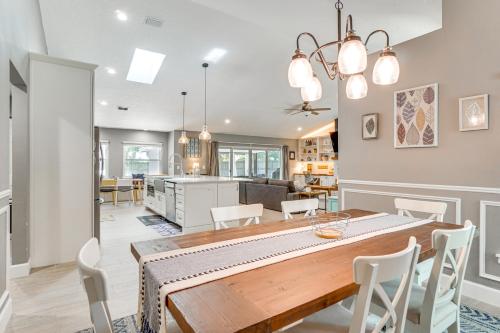 Screened Lanai and Fenced Yard Luxe Orlando Home near Cigarz at Citywalk