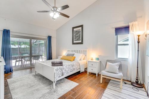 Screened Lanai and Fenced Yard Luxe Orlando Home