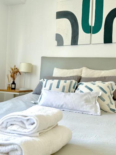 Luminoso departamento para dos personas.