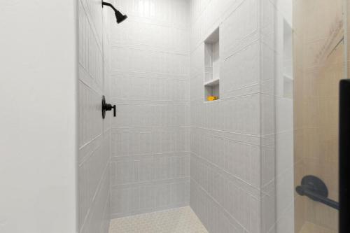 KBM Resorts: Elegant Decor Walk to Cabriolet Free Canyon Village Shuttle