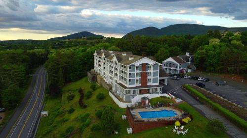 584150940 Bluenose Inn - Bar Harbor Hotel