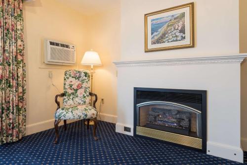 584151038 Bluenose Inn - Bar Harbor Hotel